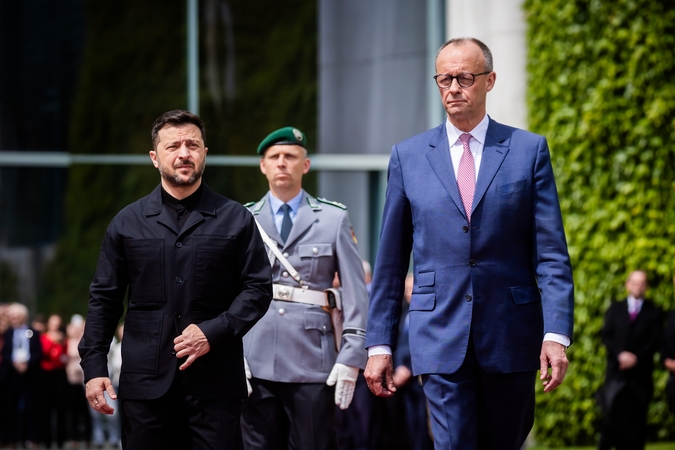 Zelenskis ir Merzas su Vokietijos verslo lyderiais aptarė bendrą ginklų gamybą