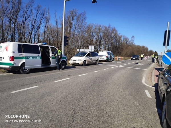 Girtas vairuotojas apie karantiną negirdėjo, vairuotojo pažymėjimo niekada neturėjo