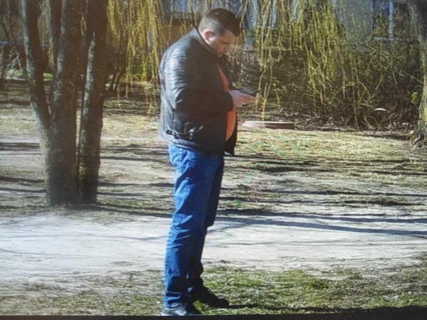 Gal atpažįstate vyrą, užfiksuotą nuotraukoje?