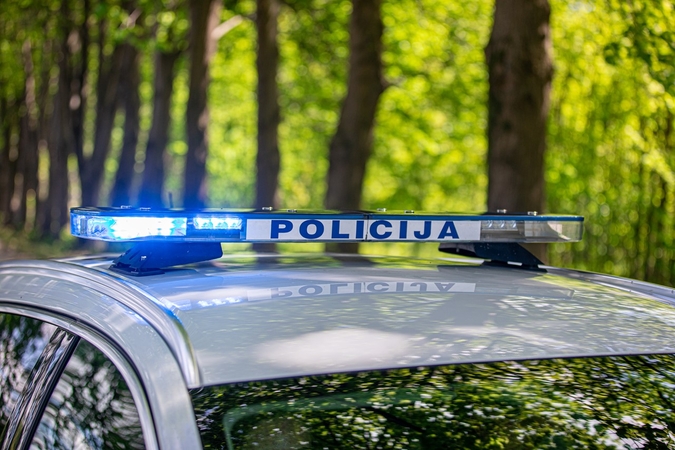 Molėtų rajone susidūrė automobilis ir motociklas
