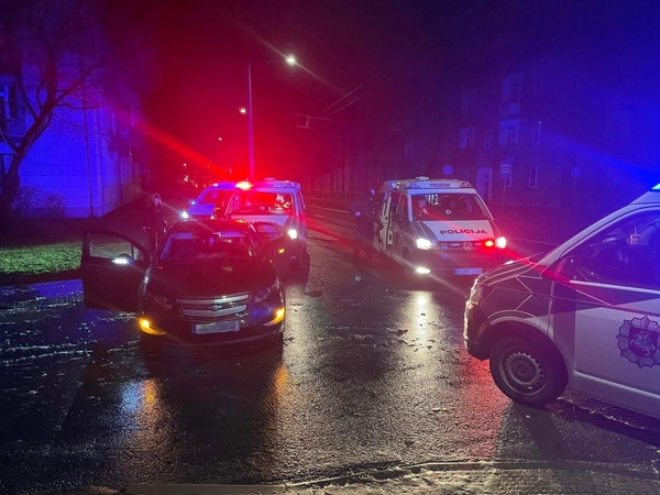Kauno policijos pareigūnai sulaikė apgirtusį vogto automobilio vairuotoją