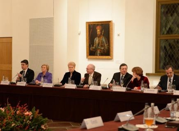 Vilniuje susirinkę ES vadovai sako, kad durys Ukrainai lieka atviros (atnaujinta)