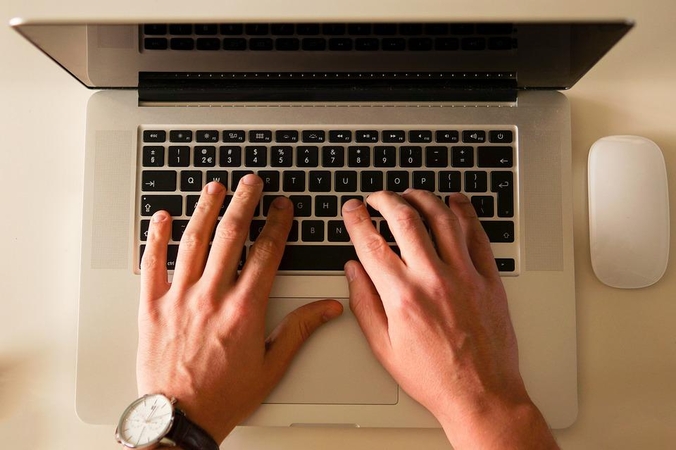 Panevėžietis tikino pornografinius įrašus norėjęs perduoti Seimo nariui