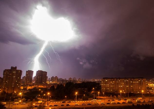 Baltarusijoje per audrą žuvo 6 žmonės ir sutriko elektros tiekimas