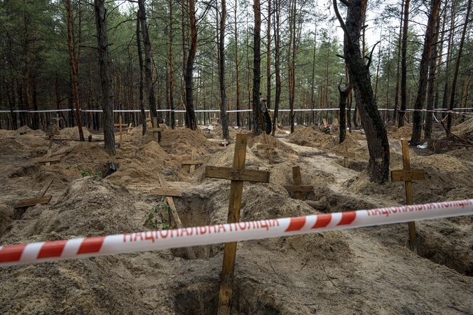 Ukraina: Charkivo srityje ekshumuoti 447 kūnai, 30 iš jų – su kankinimo požymiais