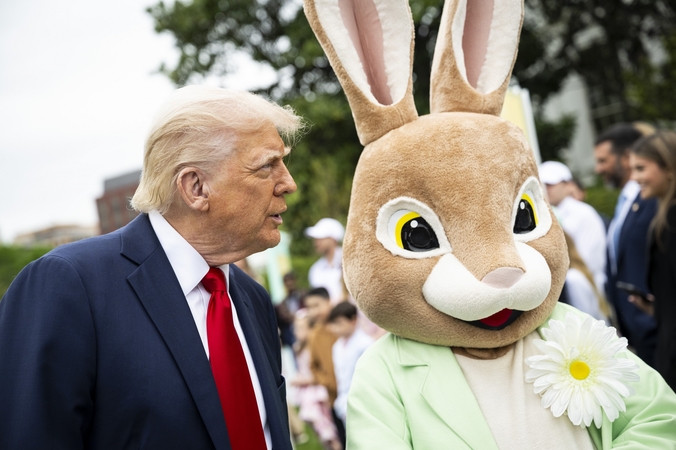 JAV istorikas: per 100 dienų Trumpas sugriovė hegemonijos poziciją