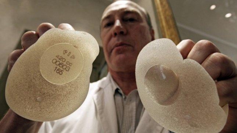 Baigėsi krūtų implantų skandalas