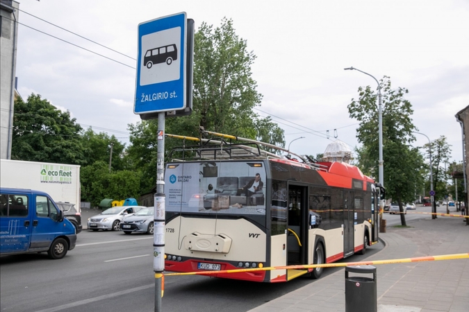 Tragedija Vilniuje: bevežant keleivius užgeso troleibuso vairuotojo gyvybė