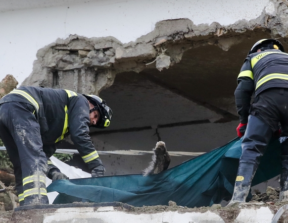 Italijos saloje nuslinkusios nuošliaužos aukų padaugėjo iki 8-ių
