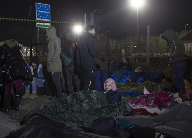 Vengrijos pasienyje susibūrus migrantams policija uždarė su Serbija jungiančią perėją
