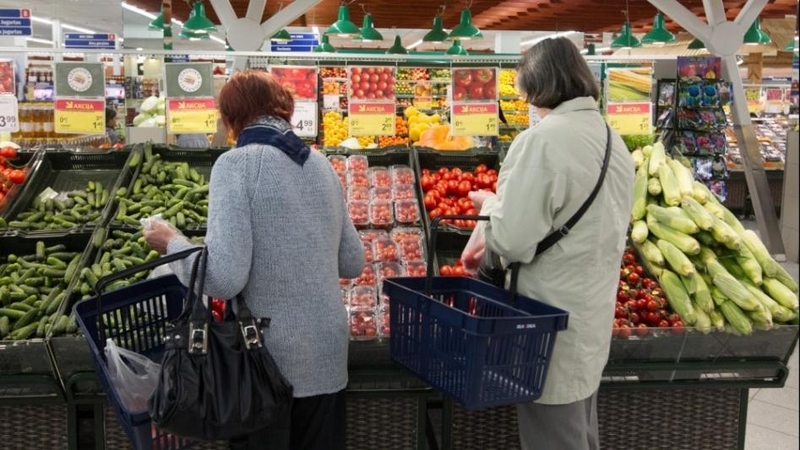 Žmonių pajamos augo, tačiau neatsilikdamos kilo ir išlaidos