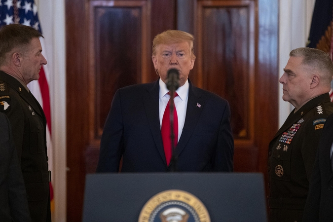 D. Trumpas pažadėjo naujų sankcijų Iranui, bet karinio atsako neminėjo 