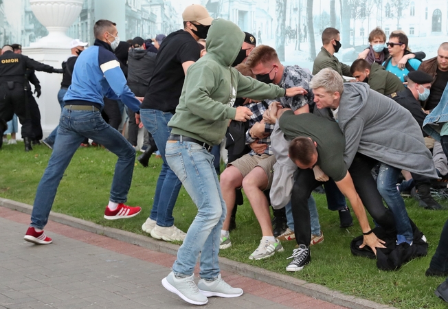 Baltarusijoje per demonstracijas sulaikyta virš 100 žmonių