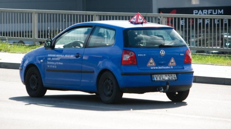 Šiemet brangs vairavimo pamokos?