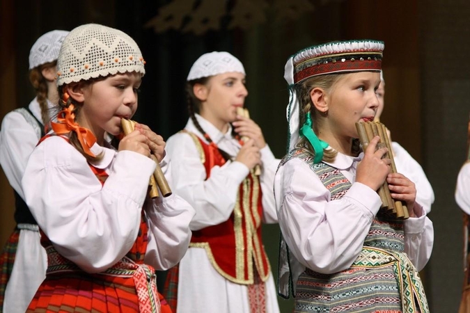 Utenoje – skudutininkų, ragų ir daudyčių pūtėjų festivalis „Dudutis“