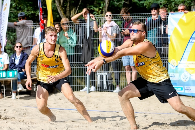 Lietuvos paplūdimio tinklininkai Čekijoje įveikė FIVB turnyro kvalifikaciją