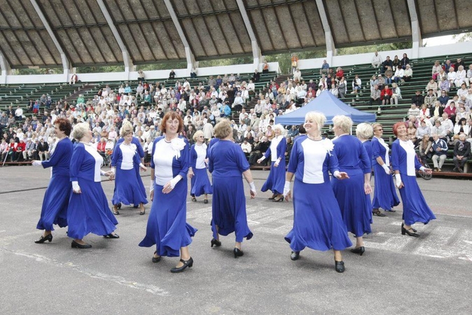 Senjorai rinkosi į fiestą