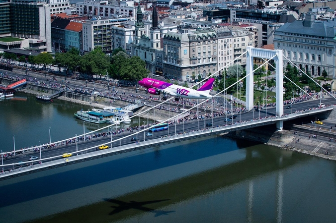Pirmą kartą keleivinis „Wizz Air” lėktuvas atliko itin ekstremalų žemą skrydį