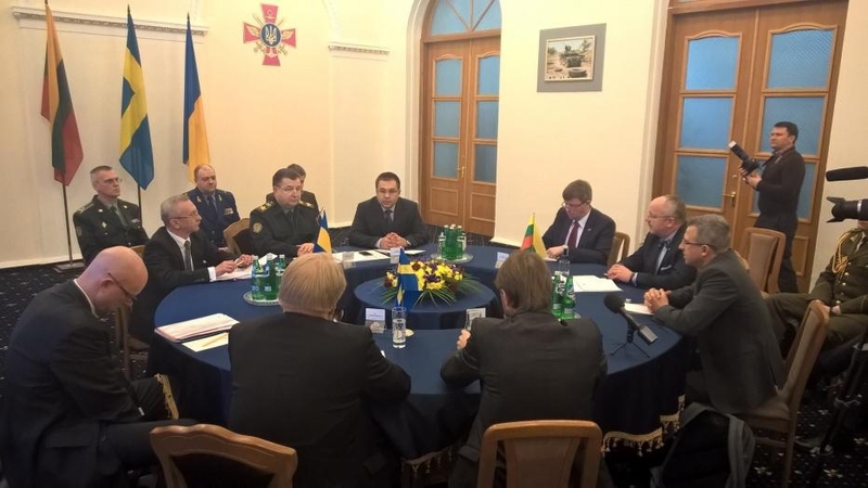 Lietuvos ir Švedijos ministrai išsakė paramą Ukrainos gynybos reformai