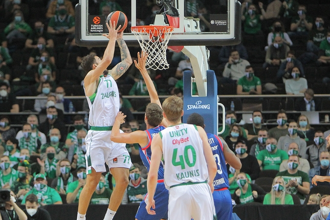  „Žalgiris“ neklumpa: savo aikštėje sudorojo „Anadolu Efes“ krepšininkus
