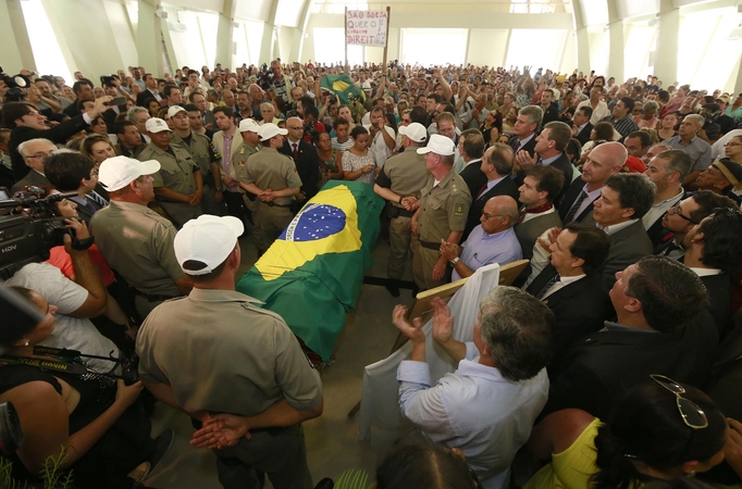 Brazilijoje autobusui susidūrus su buldozeriu žuvo 14 žmonių