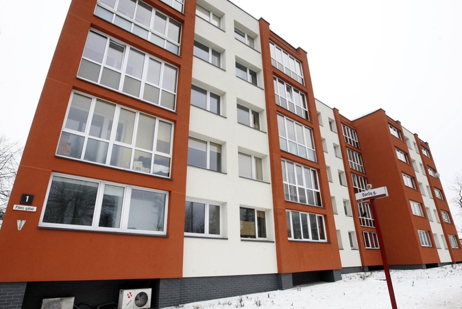 Realybė: po atliktos renovacijos Pilies gatvės 1-ojo namo gyventojai jau gyvena šiltesniame būste. Komfortiškos gyvenimo sąlygos prisideda prie geresnės gyvenimo kokybės.