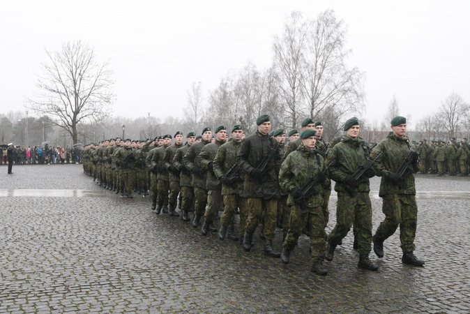 Tarnybą pradeda pirmieji šiemet šauktiniai