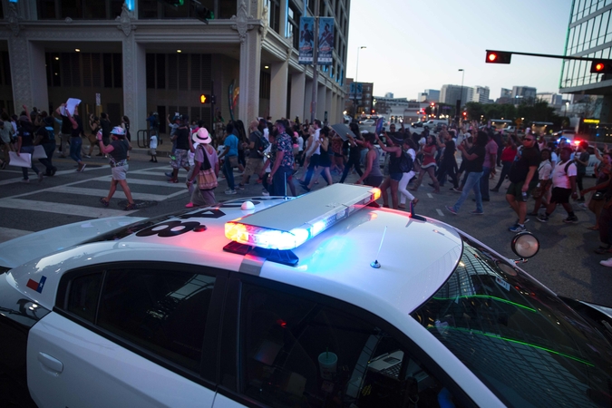 Dalase per protestus nušauti 5 policininkai, dar 6 sužeisti (papildyta)