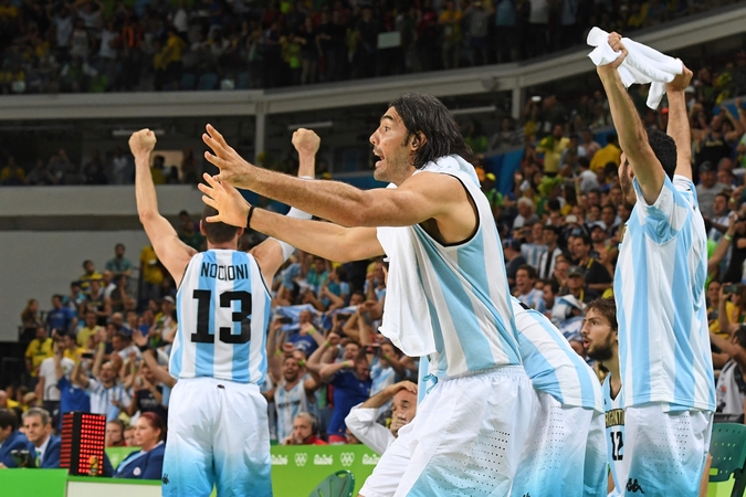 Argentina tik po dviejų pratęsimų palaužė brazilus