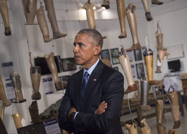 Apsilankęs Laoso reabilitacijos centre B. Obama didina paramą bomboms naikinti