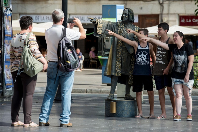 Dėl turistų antplūdžio Barselona nori uždrausti viešbučių statybą