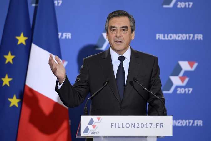 Prancūzijos dešiniųjų rinkimuose tvirtai pirmauja F. Fillonas 