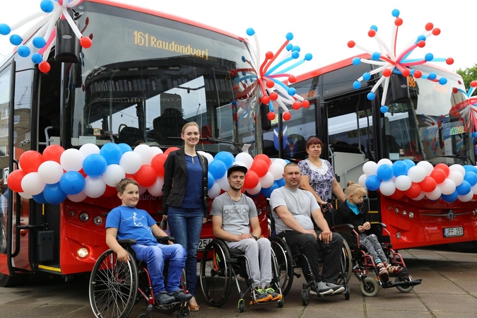 Į gatves išriedėjo modernūs autobusai