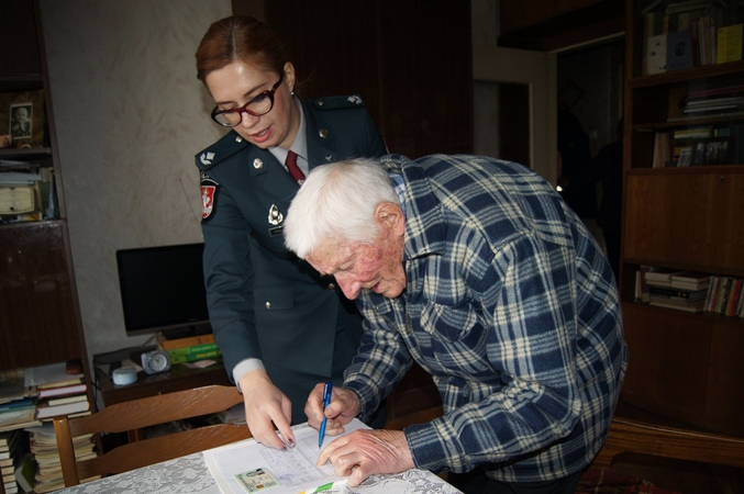 Šimtmetį perkopę vilniečiai pagyvina migracijos darbuotojų kasdienybę