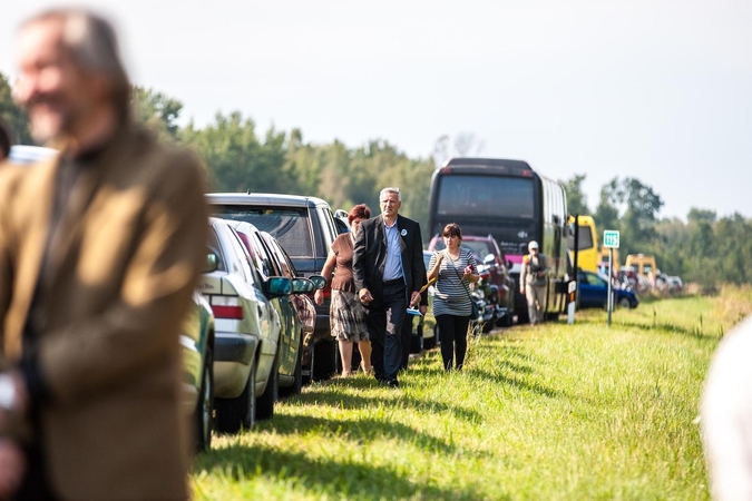 Kauniečiai kartu su visa Lietuva stojo į Baltijos kelią