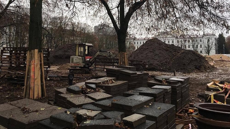 Papasakojo, kokie darbai vyksta Lukiškių aikštėje
