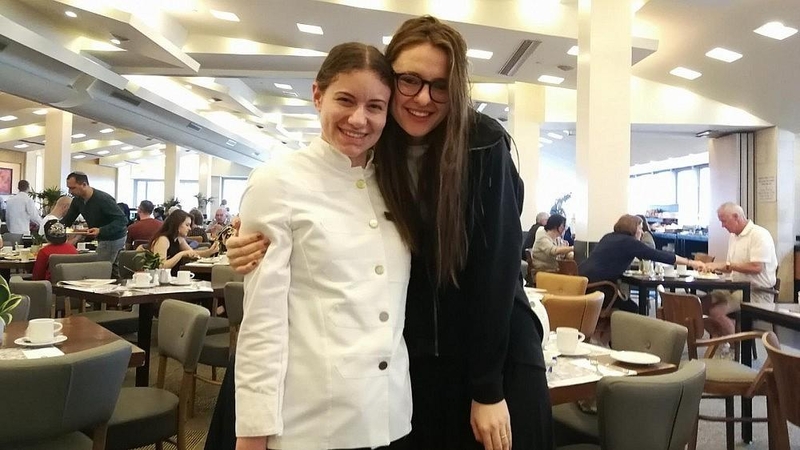 Ieva Zasimauskaitė (dešinėje)