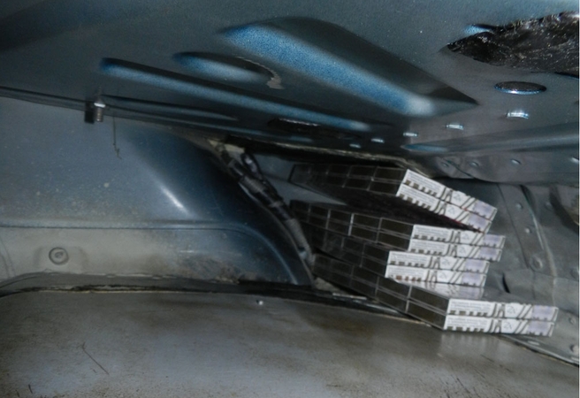 Automobilyje cigaretes slėpusiam vyrui – tūkstantinė bauda