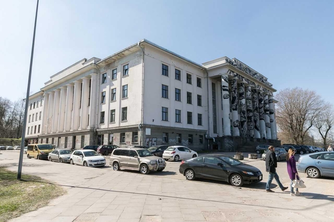 Vilniaus savivaldybė svarsto prašymą perimti Profsąjungų rūmų sklypą