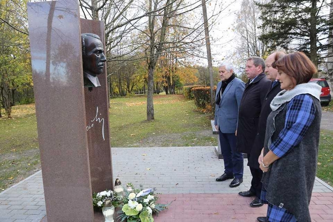Lankė Kauno kraštui nusipelniusių žmonių kapus