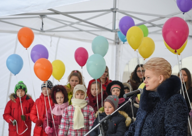 D. Grybauskaitė Zarasuose atidarė vaikų dienos centrą