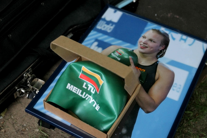 Aukcione – R. Meilutytės plaukimo kepuraitė