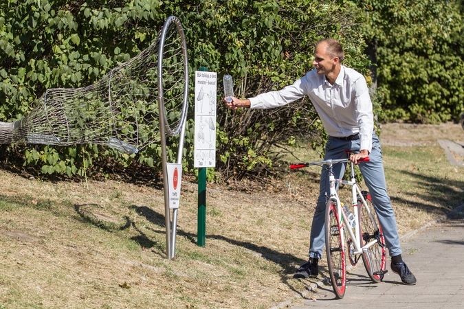 Vilniaus dviračių takų švara rūpinsis pirmieji Lietuvoje „šiukšliniai“