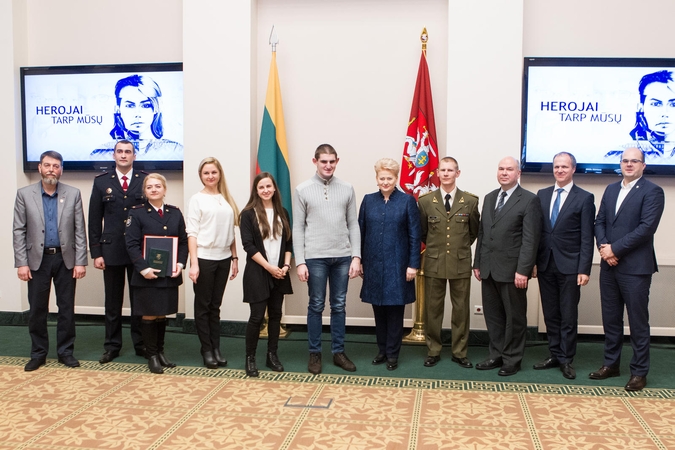 Už kilnius poelgius – apdovanojimai iš prezidentės rankų