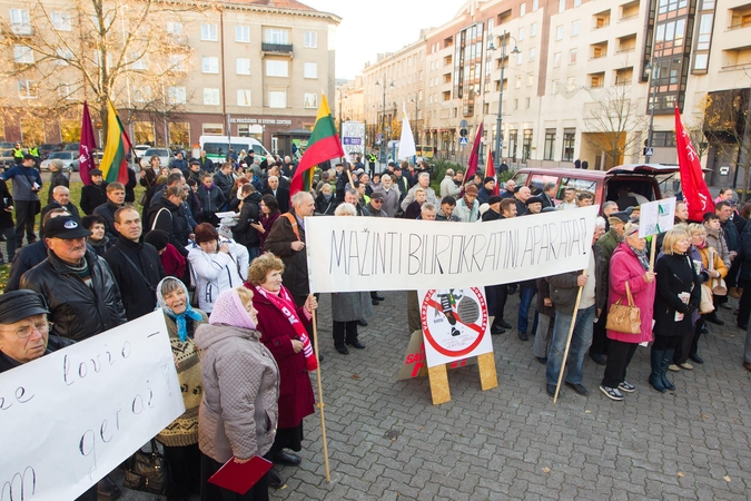 Prie Seimo susirinkę ūkininkai liejo nepasitenkinimą