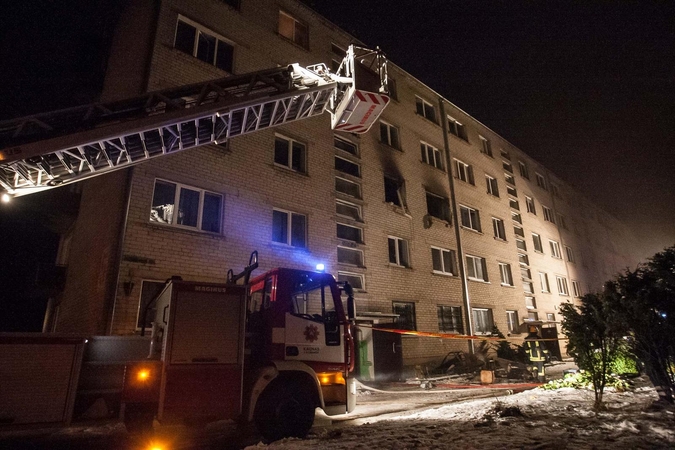 Mirė per gaisrą sužalotas vyras