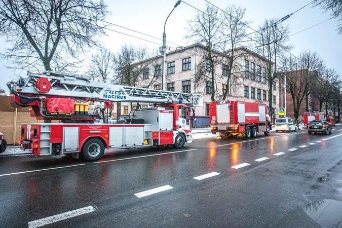 Dėl dūmų tualete evakuota gimnazija