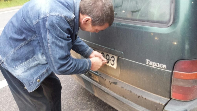 Policijos reidas: nusukti pirmieji automobilio numeriai
