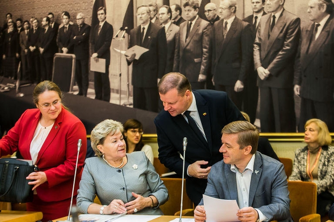 Prieš rudens sesiją valdantieji vėl sukirto rankomis