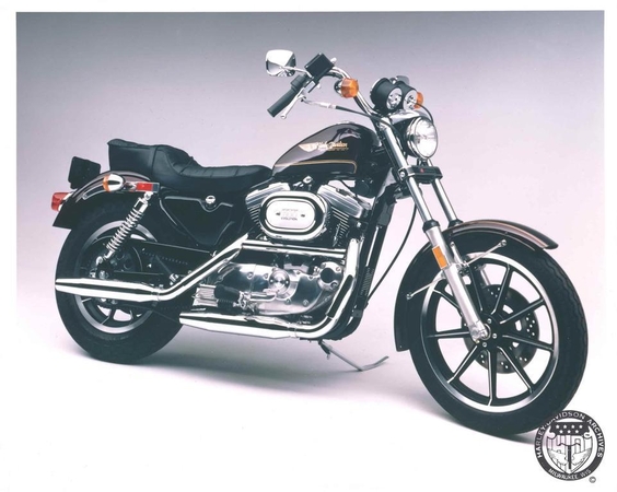 Motociklui „Harley-Davidson Sportster“ sukanka 60 metų